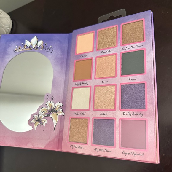 Rapunzel eyeshadow palette - Picture 1 of 2
